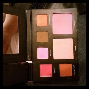 Deck of scarlet pallets